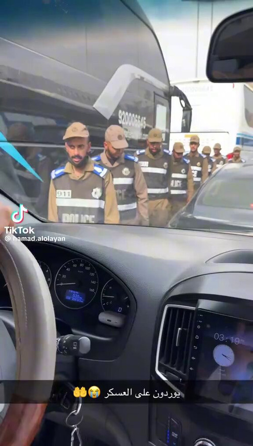 rS CHXv Zb xxmcU.jpg