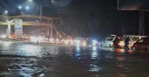 9544473794627954310?url=https%3A%2F%2Fassets.citizen.digital%2F165922%2Fconversions%2Ffloods og imag.jpg