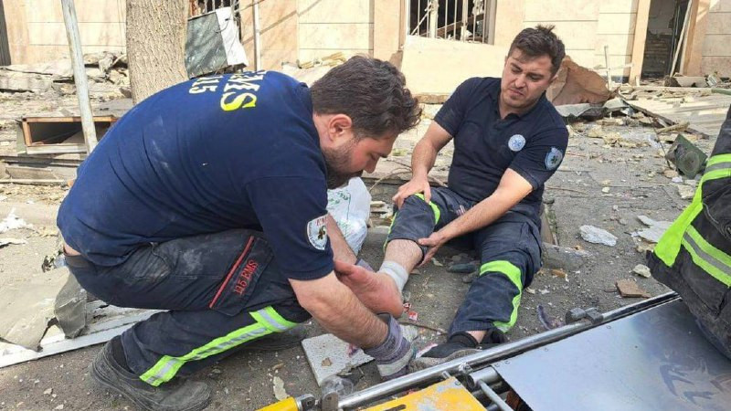 🟨إصابات وأضرار كبيرة جراء جراء استهداف العدوان الأمريكي الإسرائيلي لنقطة طوارئ طبية في منطقة نازي آباد بالعاصمة الإيرانية طهران....