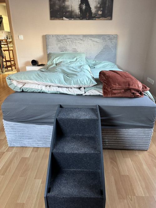 HCqTfE1bwAA bFz?format=jpg.jpg