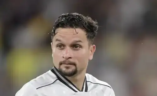 Artur chega ao São Paulo e primeiro comunicado sobre Roger Machado é divulgado ao elenco