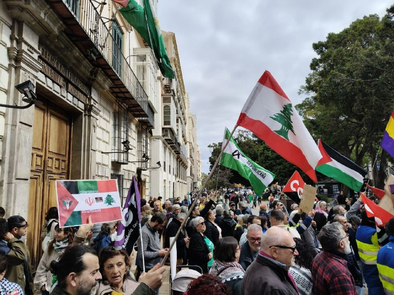 مسيرة حاشدة في مدينة ملقا الإسبانية؛ ضد الحرب على إيران وفلسطين ولبنان، وللمطالبة بطرد القواعد الأمريكية من إسبانيا والخروج من حلف الناتو....