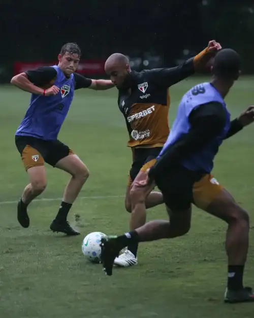 São Paulo intensifica treinos táticos em preparação para confronto contra a Chapecoense