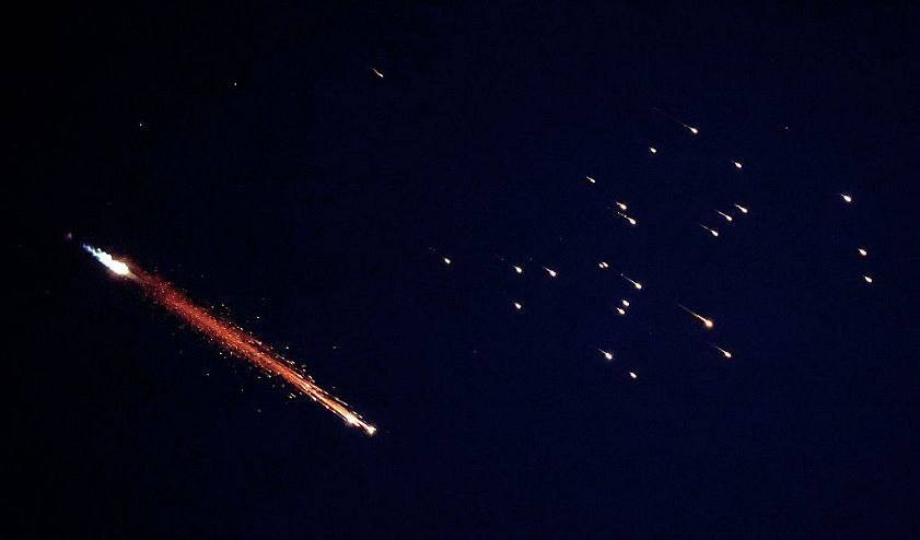 تقديرات الجيش الإسرائيلي تشير إلى أن تصعد إيران من هجماتها الصاروخية إذا ما قررت تحويل ثقل عملياتها الصاروخية من استهداف دول الخليج إلى استهداف إسرائي...