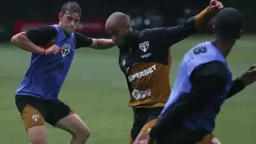 Crespo promove testes com jovens talentos do Cotia em preparação para duelo contra a Chapecoense