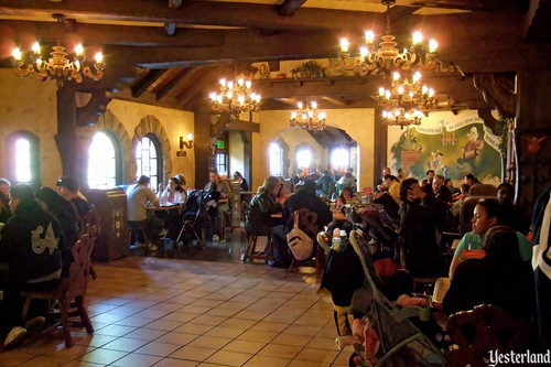 villagehaus diningroom2007ah.jpg
