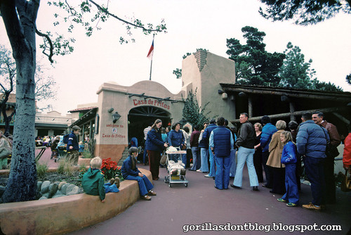 FR0424 Casa de Fritos Exterior (12 1978).jpg