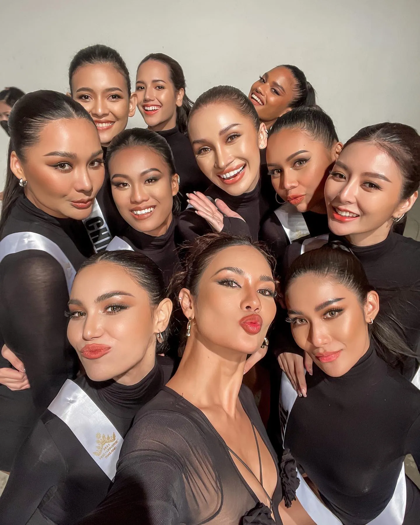 finalistas de miss universe thailand 2022: top 30. final: 30 july. - Página 10 W8dSbs