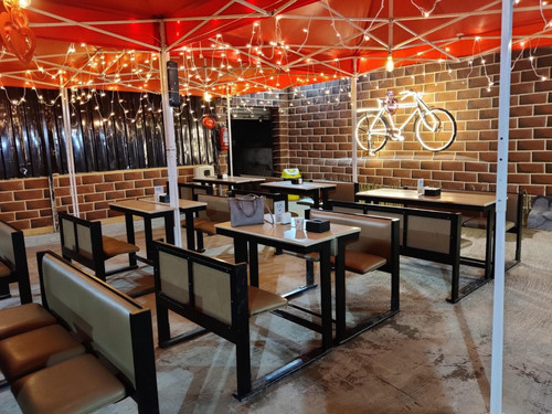 Lake Woods Cafe