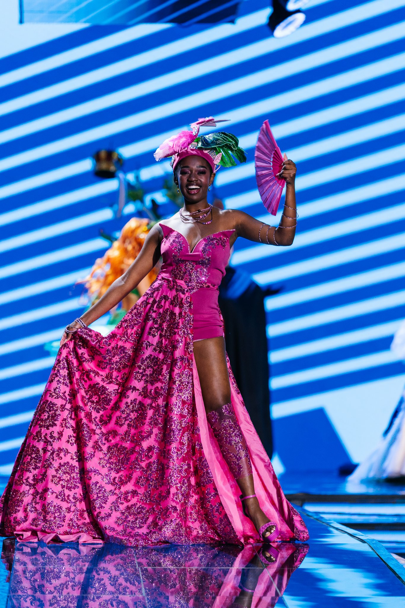 trajes tipicos de candidatas a miss supranational 2022. - Página 4 WwIpGj