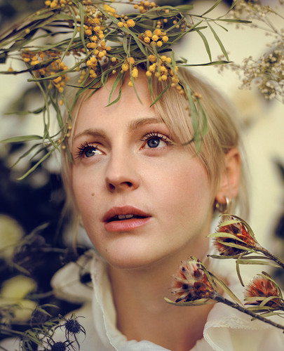 Laura Marling 2017 Semper Femina 02.jpg