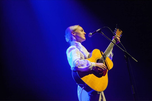 Laura Marling 2016 09 23 Live at Imperial Theatre Vancouver 03.jpg