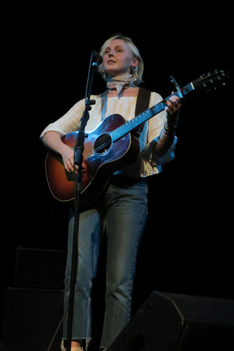 Laura Marling 2016 06 03 Live at Pleasance Theatre Edinburgh 03.jpg