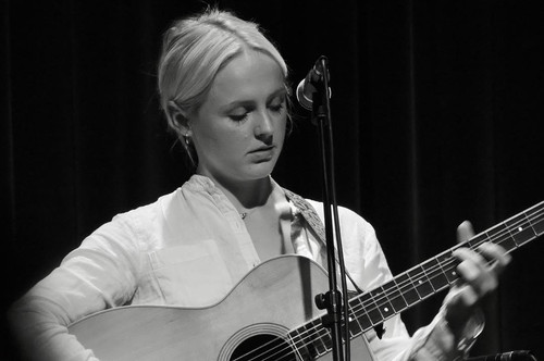 Laura Marling 2016 09 27 Live at Alberta Rose Theatre Portland 04.jpg