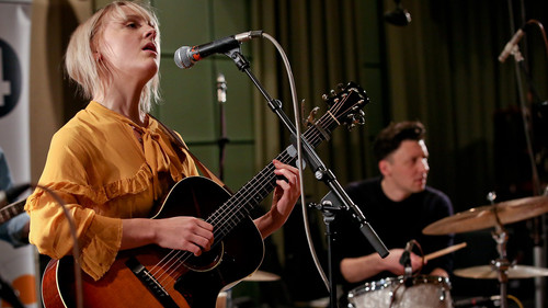 Laura Marling 2016 12 06 Live at Maida Vale BBC Radio 4 05.jpg