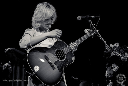 Laura Marling 2017 06 10 Live at The Gov Adelaide 02.jpg