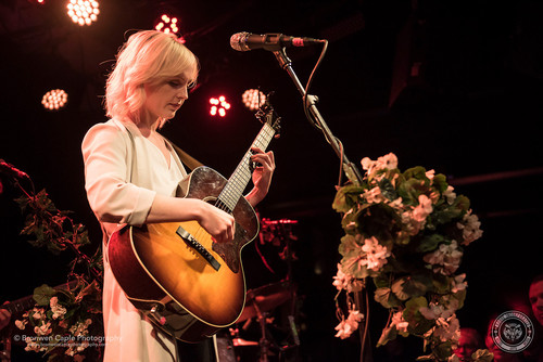 Laura Marling 2017 06 10 Live at The Gov Adelaide 05.jpg
