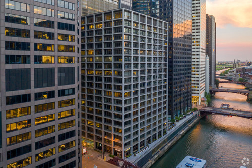 100 S Wacker Dr Chicago IL Primary Photo 1 Large.jpg