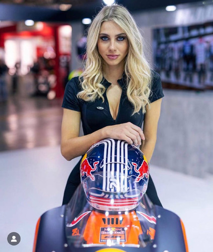 photo 6021627106741567880 x.jpg