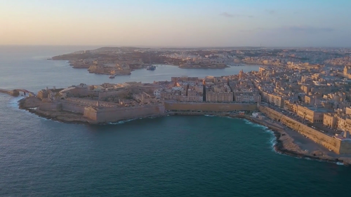 The.Maltese.Holiday.2021.BluRay.REMUX.1080p.AVC.DD2.0 HDS.mkv 20221111 163004.419.png