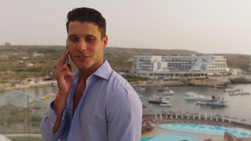 The.Maltese.Holiday.2021.BluRay.REMUX.1080p.AVC.DD2.0 HDS.mkv 20221111 162945.040