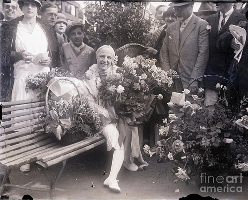Lenglen Flowers with Wills B W.png