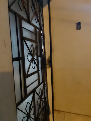 note the un-even line from top to bottom